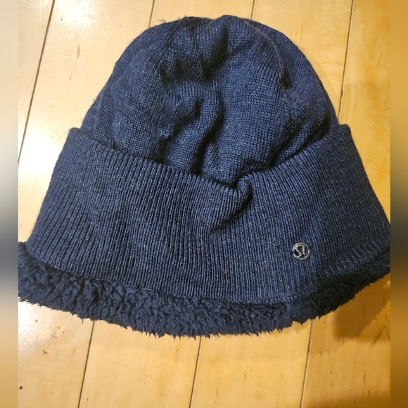 Lululemon merino wool Sherpa lined toque - Picture 1 of 7